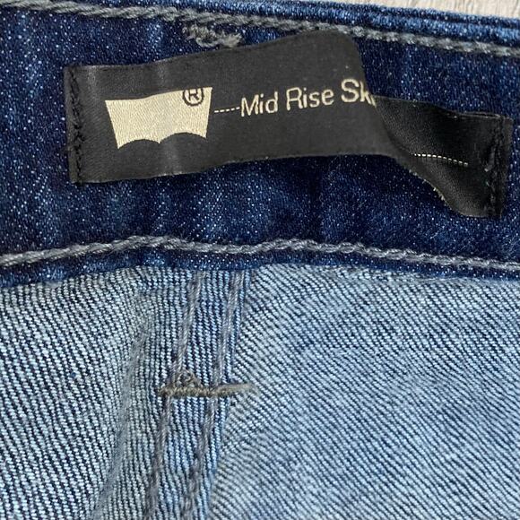 Levi's Women's Mid Rise Skinny Jeans Size 27 x 32 Embroidered Embellished - Picture 10 of 13